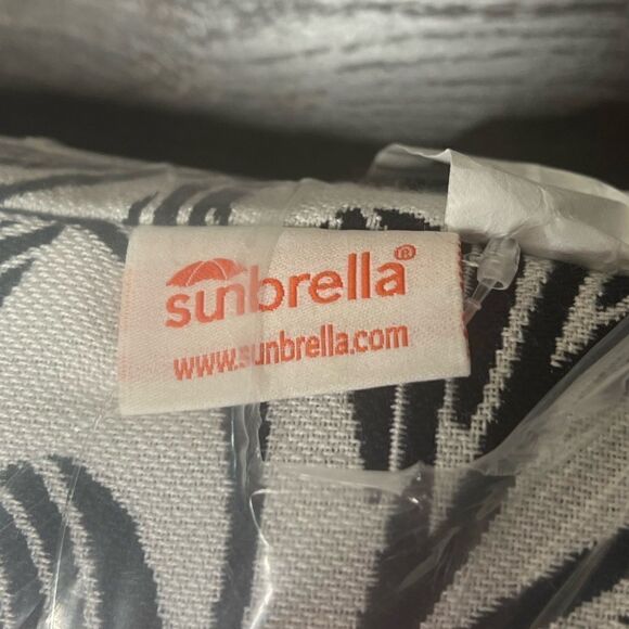 The Company Store Sunbrella Contoured Chair Cushion,Navy Floral, 20” x 20”, NWT! - Picture 6 of 16